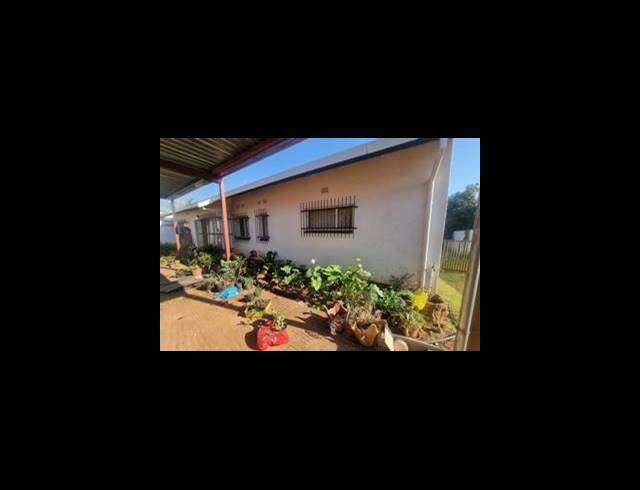 4 BEDROOM HOUSE FOR SALE IN SINOVILLE